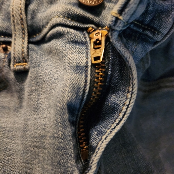 Levi 👖 - Picture 5 of 6